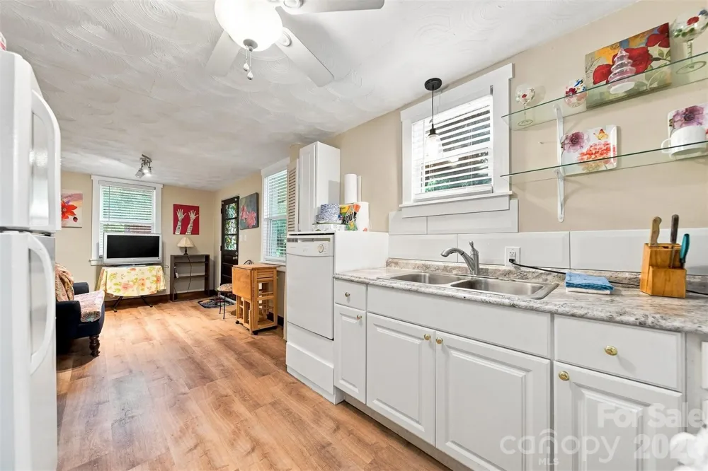 2588 Old Shelby Road Hickory, NC 28602