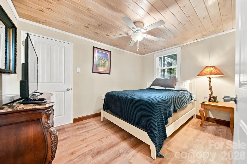 2588 Old Shelby Road Hickory, NC 28602