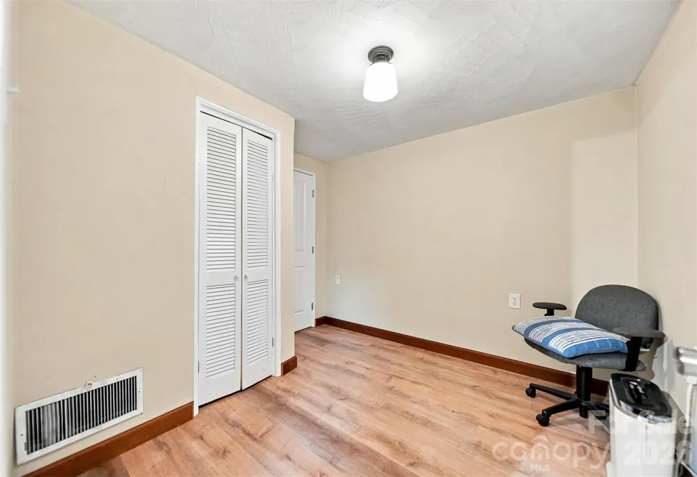 2588 Old Shelby Road Hickory, NC 28602