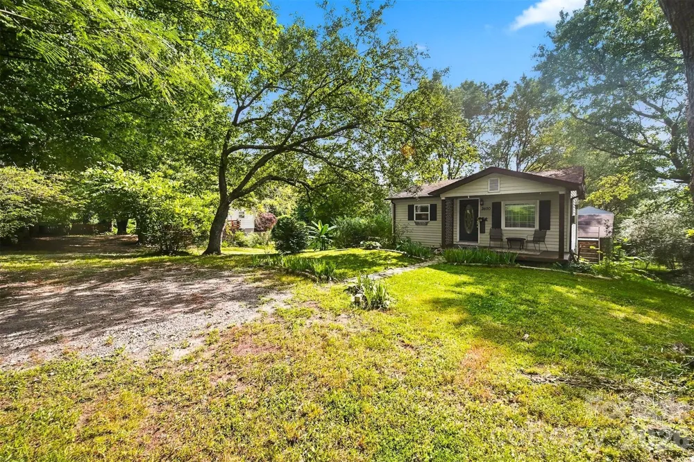 2588 Old Shelby Road Hickory, NC 28602