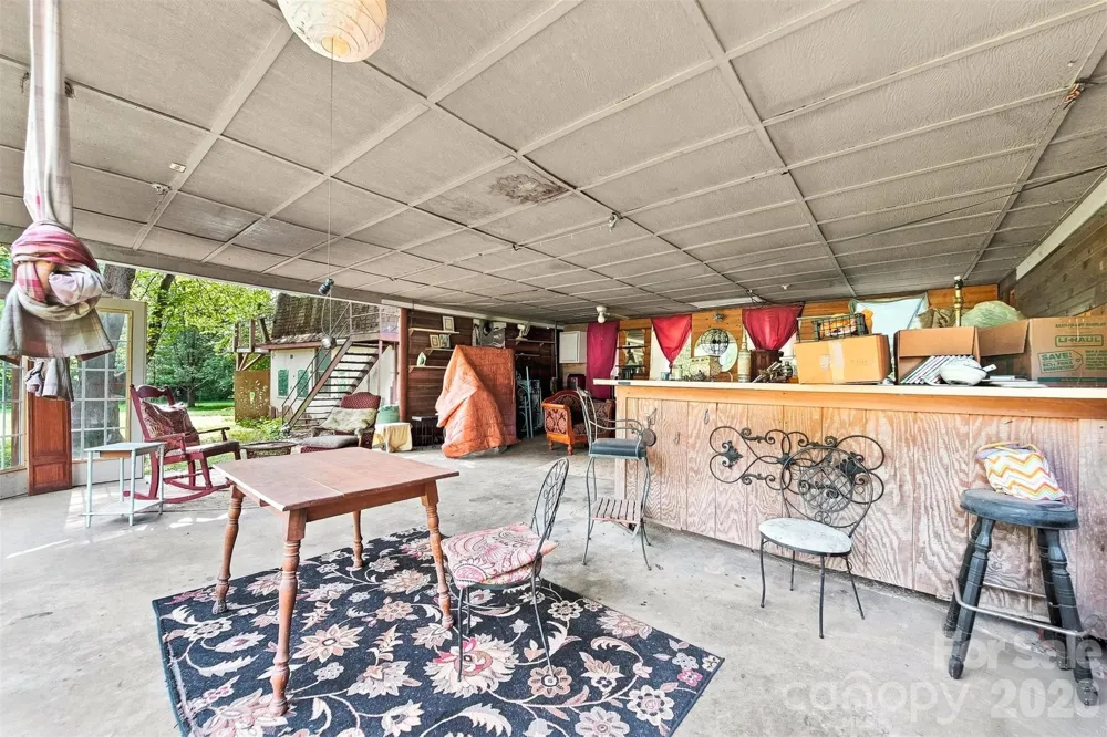 2588 Old Shelby Road Hickory, NC 28602