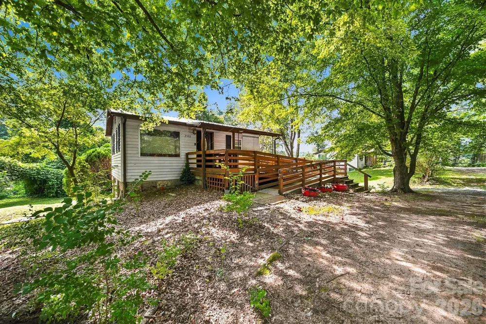 2588 Old Shelby Road Hickory, NC 28602