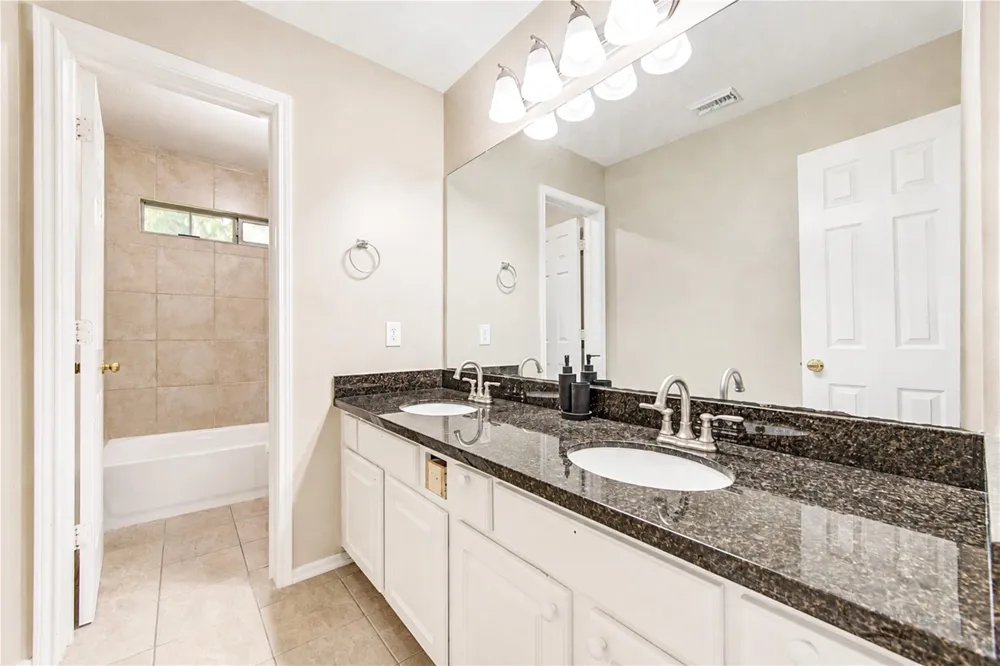14009 Hollow Canyon Lane Rosharon, TX 77583