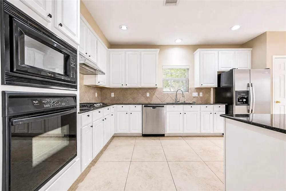 14009 Hollow Canyon Lane Rosharon, TX 77583