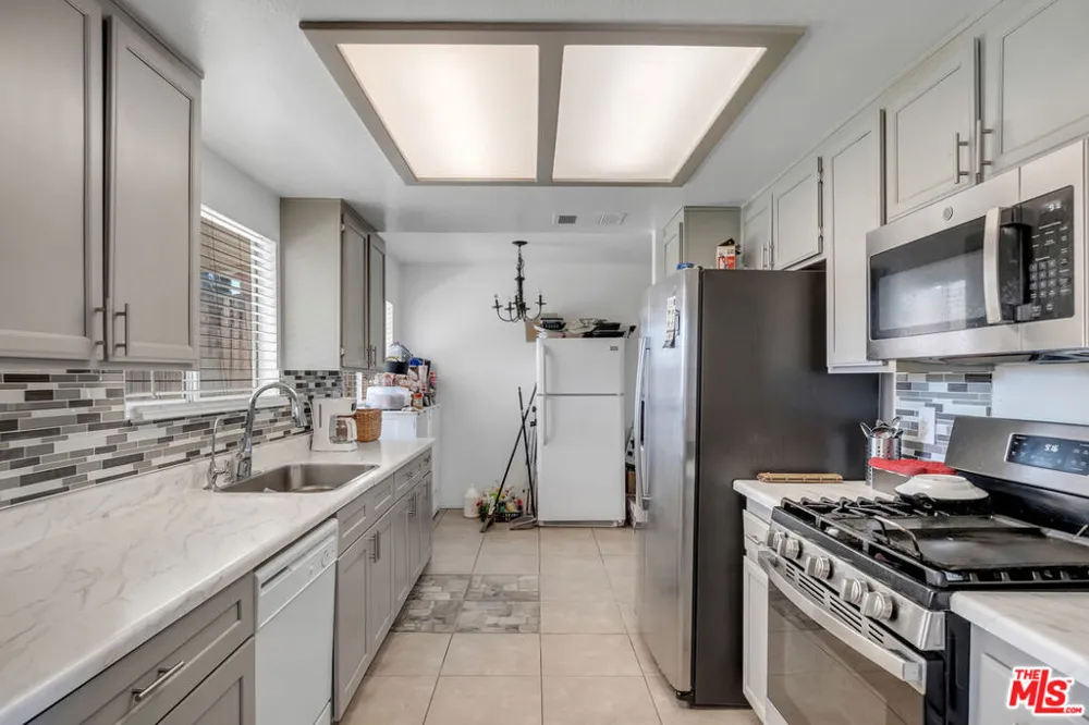 12817 1st Avenue Victorville, CA 92395
