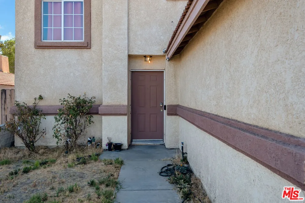 12817 1st Avenue Victorville, CA 92395