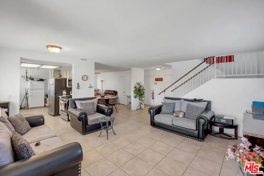 12817 1st Avenue Victorville, CA 92395