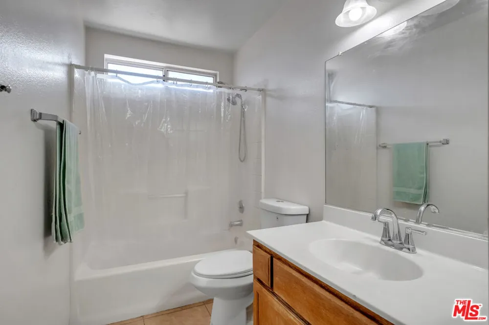 12817 1st Avenue Victorville, CA 92395
