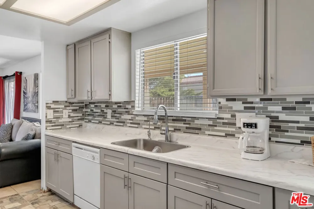 12817 1st Avenue Victorville, CA 92395