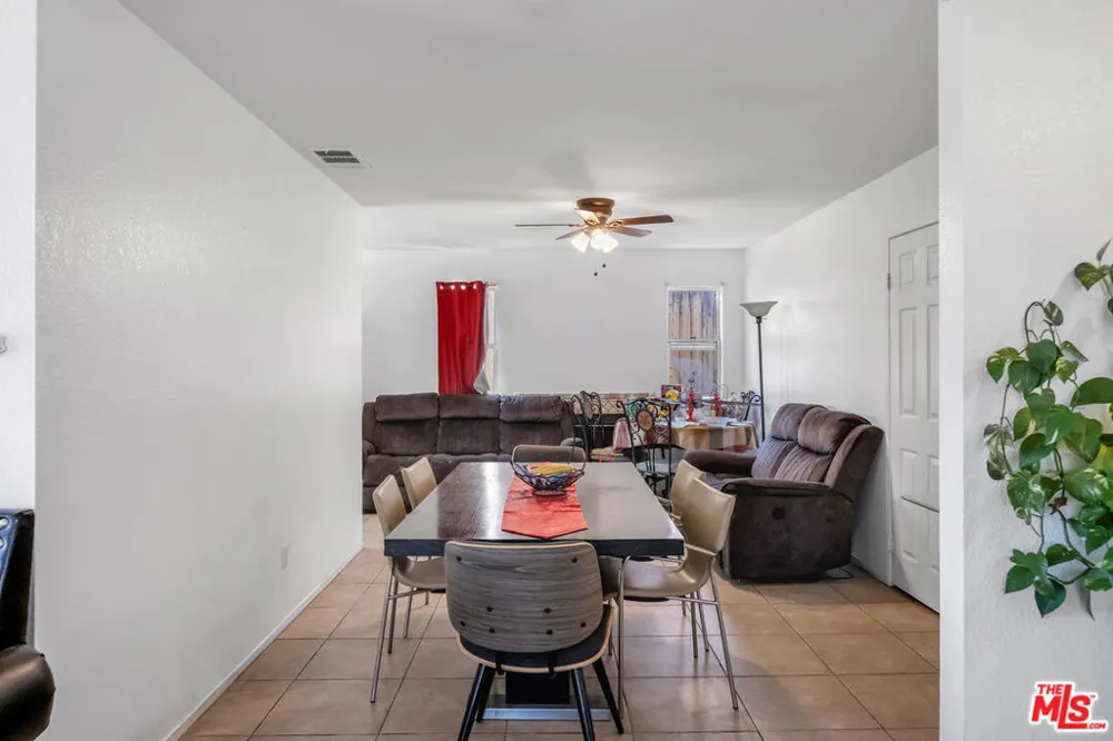 12817 1st Avenue Victorville, CA 92395