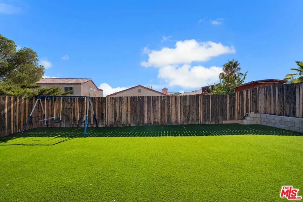 12817 1st Avenue Victorville, CA 92395