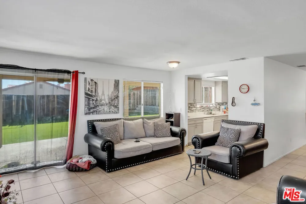 12817 1st Avenue Victorville, CA 92395
