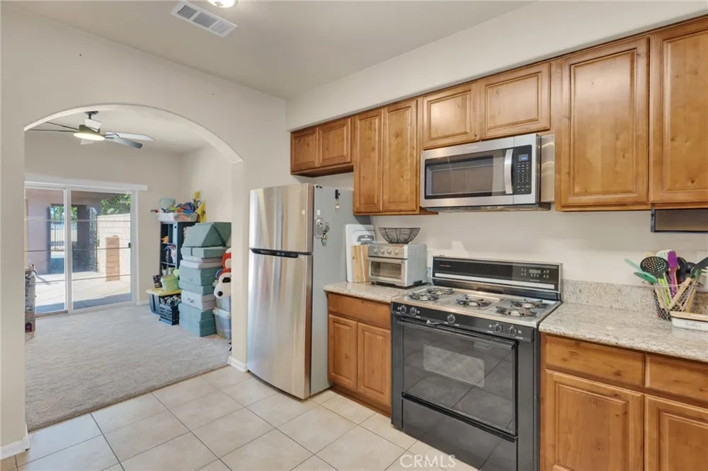 14104 Kiowa Road Apple Valley, CA 92307