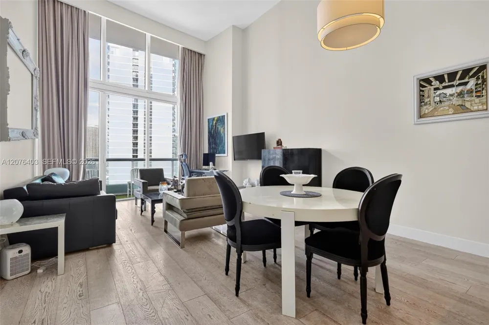 485 Brickell Ave #2807 Miami, FL 33131