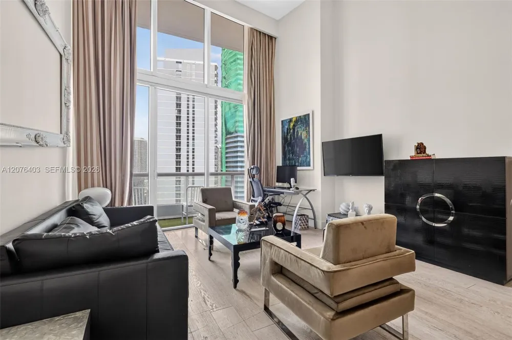 485 Brickell Ave #2807 Miami, FL 33131