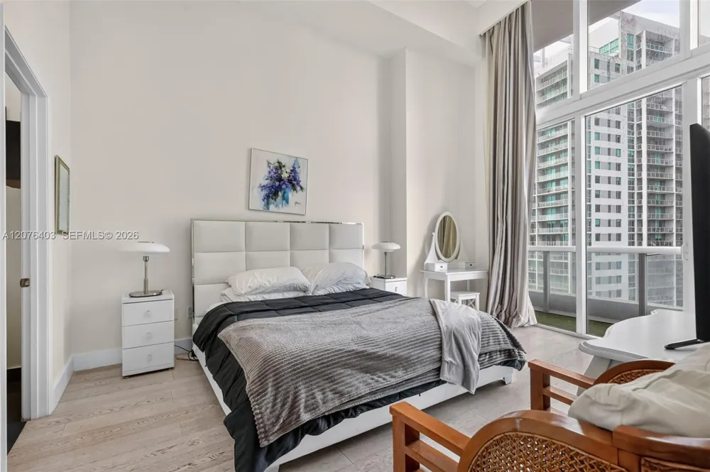 485 Brickell Ave #2807 Miami, FL 33131