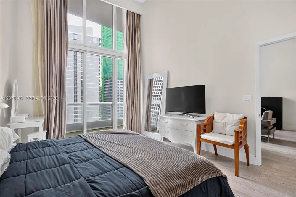 485 Brickell Ave #2807 Miami, FL 33131