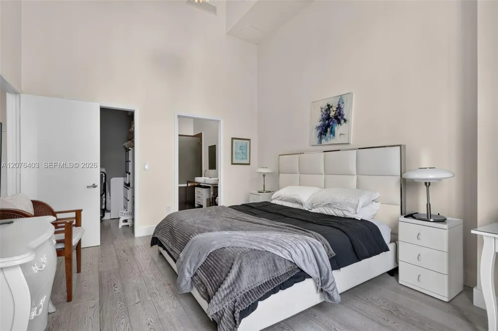 485 Brickell Ave #2807 Miami, FL 33131