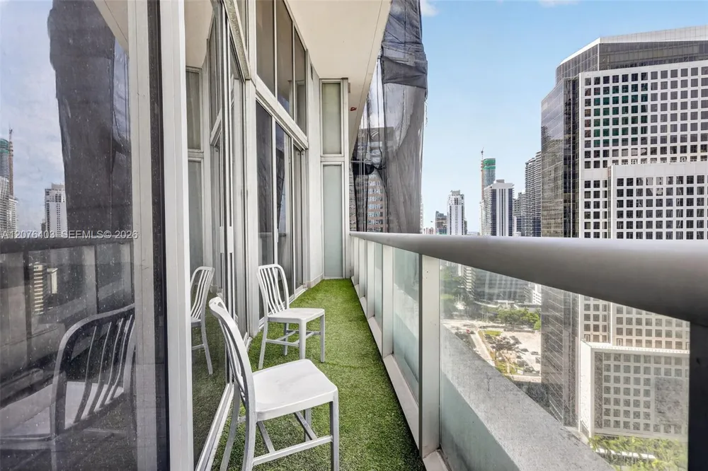 485 Brickell Ave #2807 Miami, FL 33131
