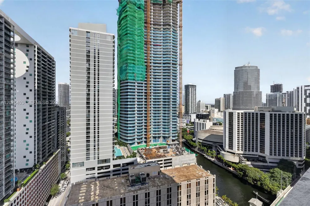 485 Brickell Ave #2807 Miami, FL 33131
