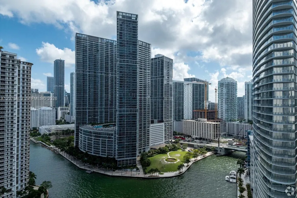 485 Brickell Ave #2807 Miami, FL 33131