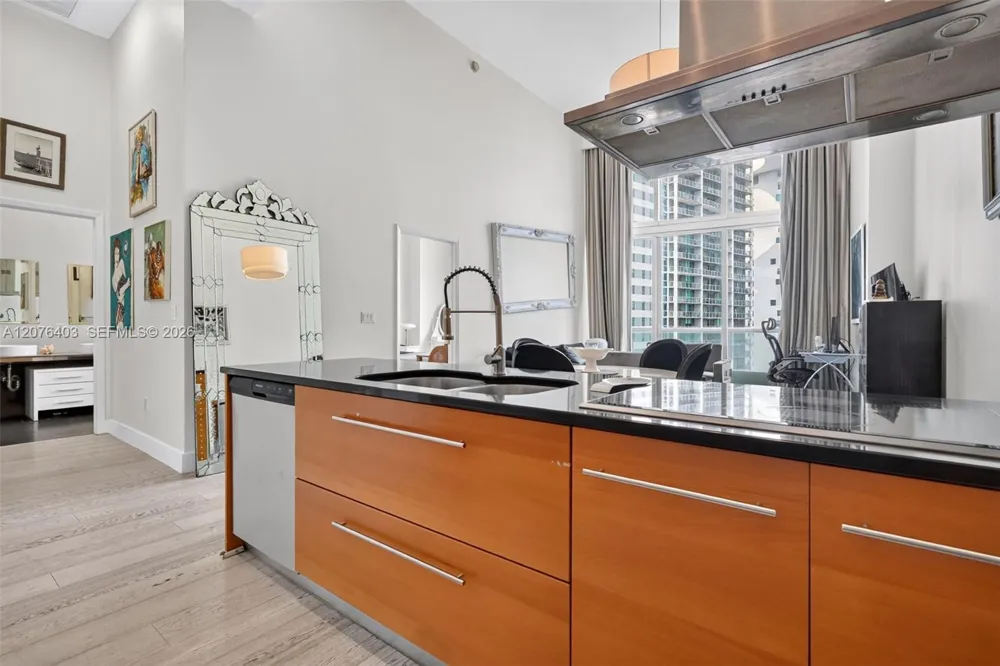 485 Brickell Ave #2807 Miami, FL 33131