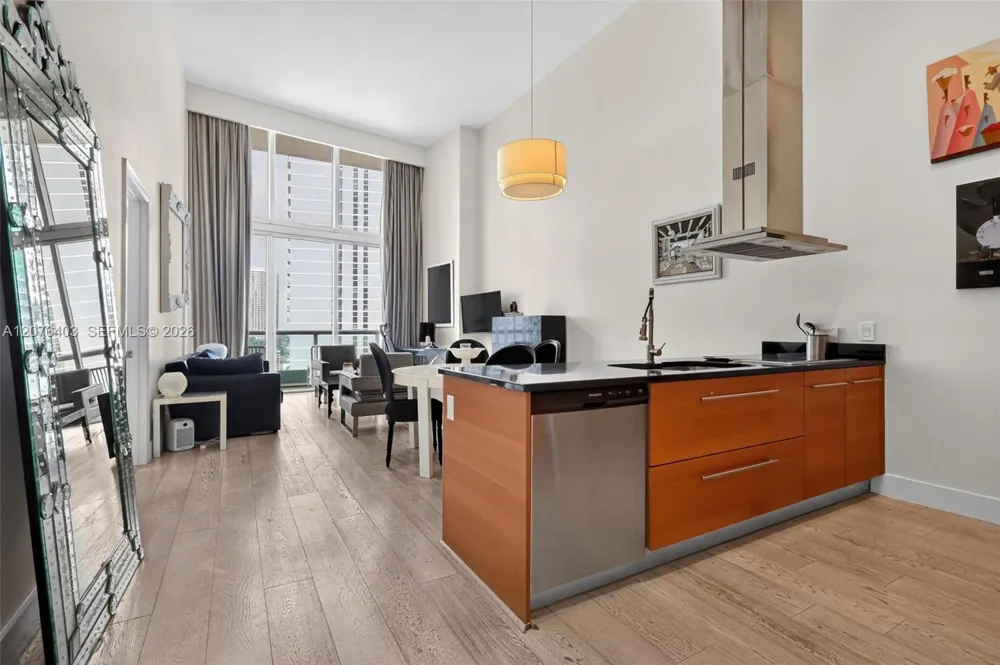 485 Brickell Ave #2807 Miami, FL 33131