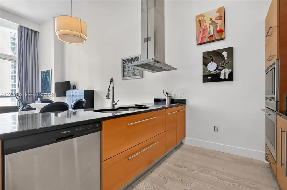 485 Brickell Ave #2807 Miami, FL 33131
