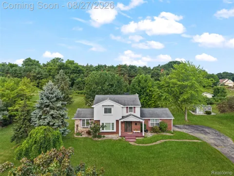 795 Vivian Lane