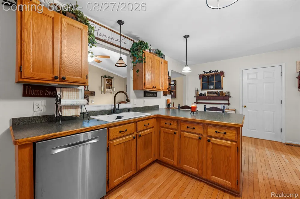 795 Vivian Lane Oxford Charter Township, MI 48371