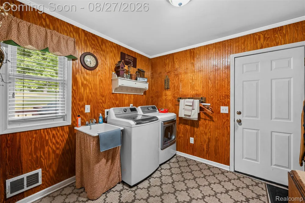 795 Vivian Lane Oxford Charter Township, MI 48371