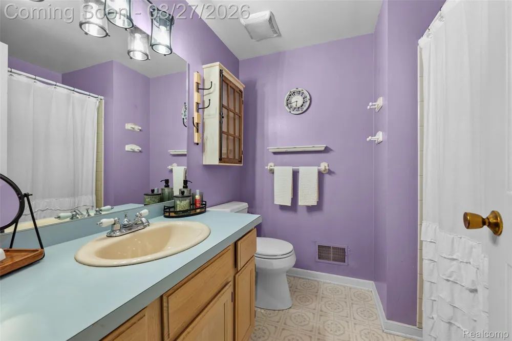 795 Vivian Lane Oxford Charter Township, MI 48371