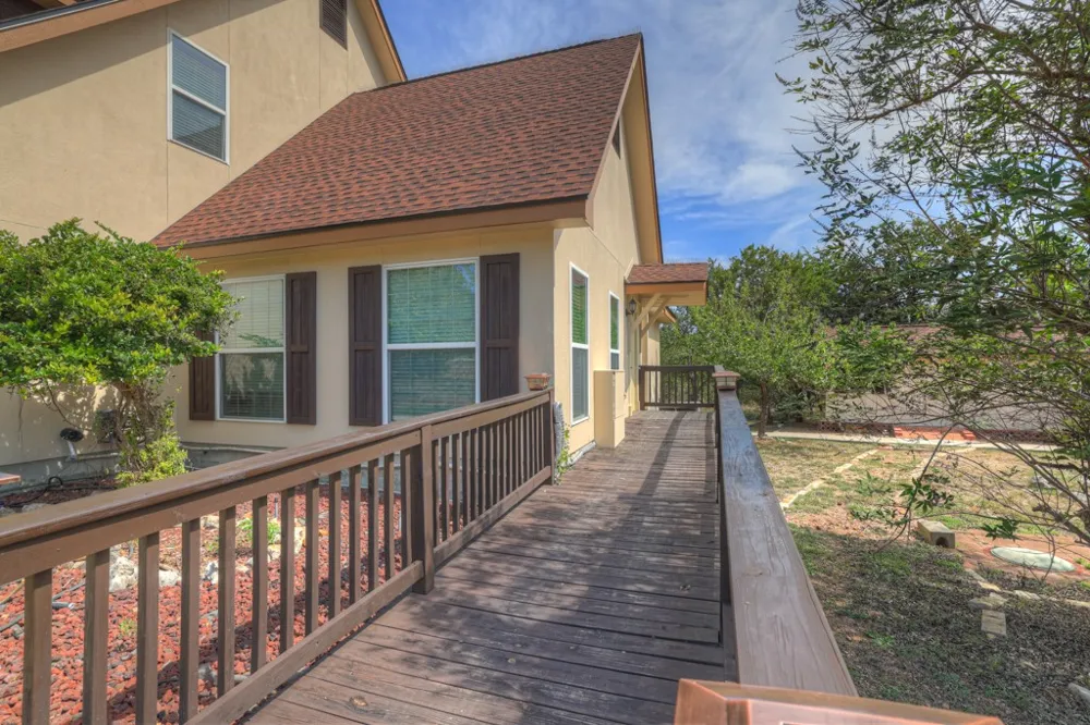 204 Falling Hills New Braunfels, TX 78132