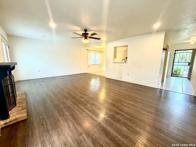 11057 White Sands Live Oak, TX 78233
