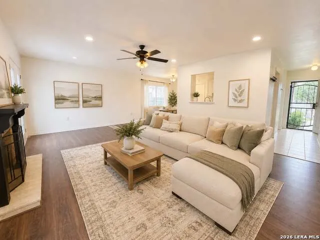 11057 White Sands Live Oak, TX 78233