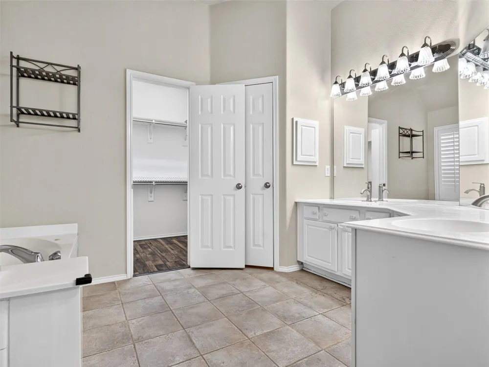 1049 Broken Spoke Drive Little Elm, TX 75068