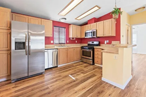 300 Thornton Dr #5