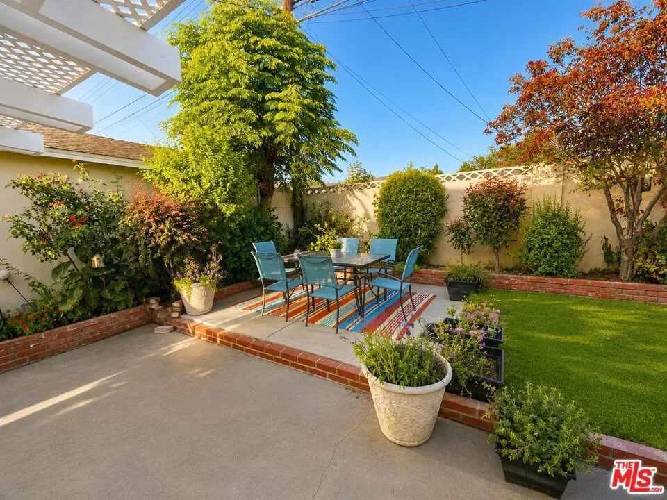 20726 Belshire Avenue Lakewood, CA 90715
