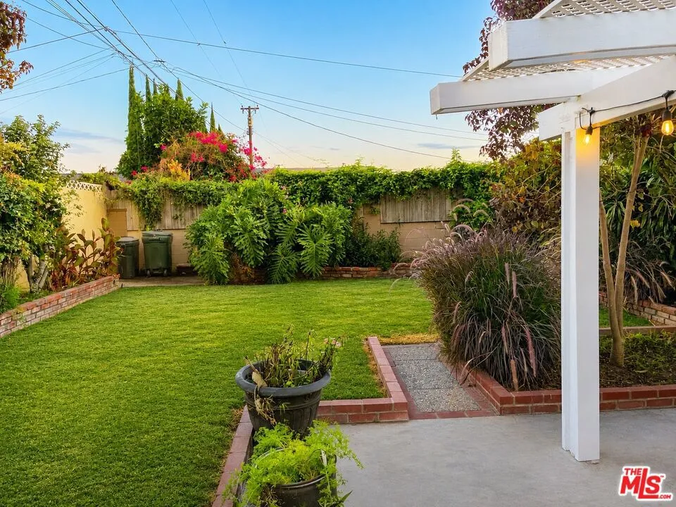 20726 Belshire Avenue Lakewood, CA 90715
