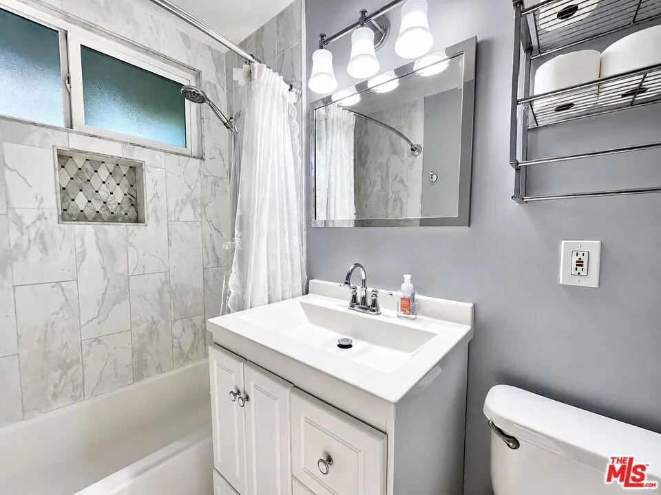 20726 Belshire Avenue Lakewood, CA 90715