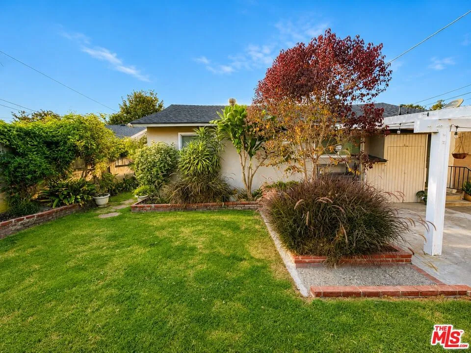 20726 Belshire Avenue Lakewood, CA 90715