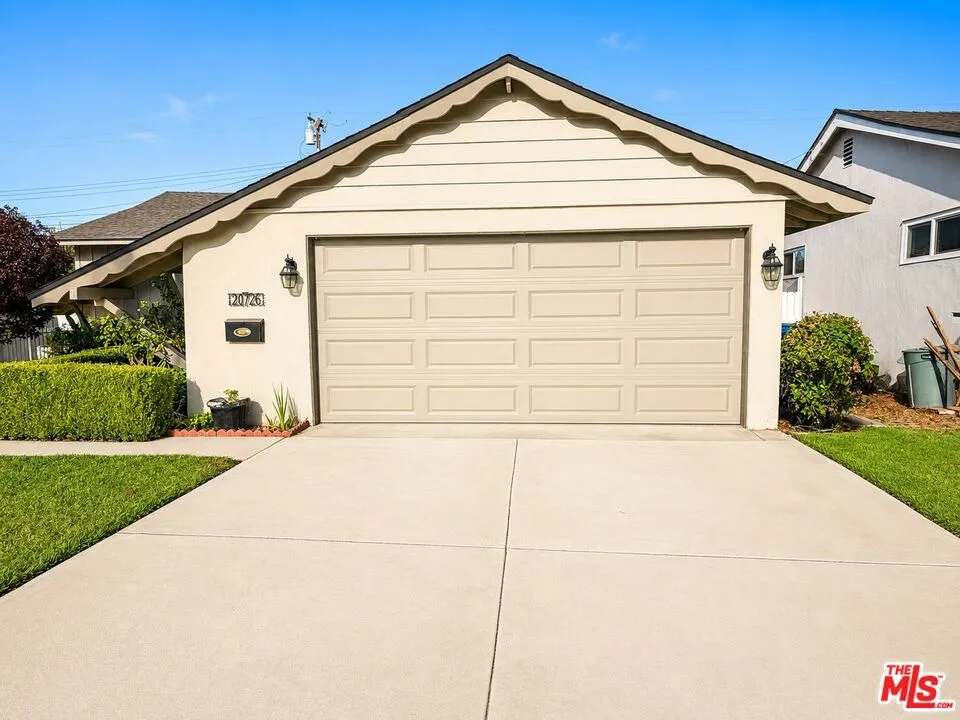 20726 Belshire Avenue Lakewood, CA 90715