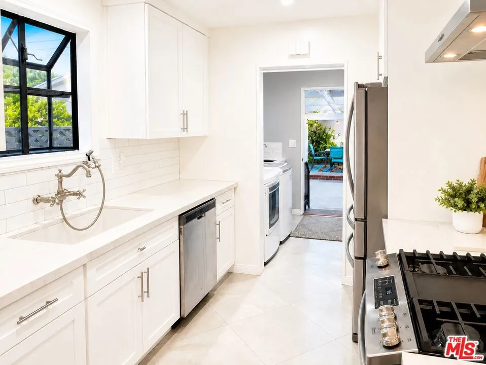 20726 Belshire Avenue Lakewood, CA 90715
