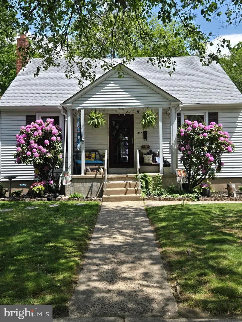 217 ELM AVENUE Riverton, NJ 08077
