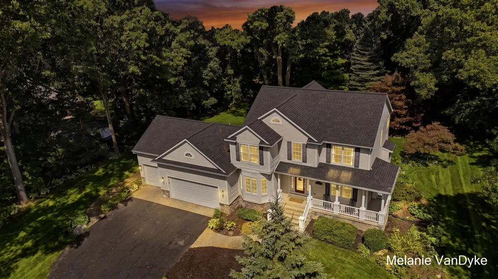 5133 Brownstone Drive NE Rockford, MI 49341