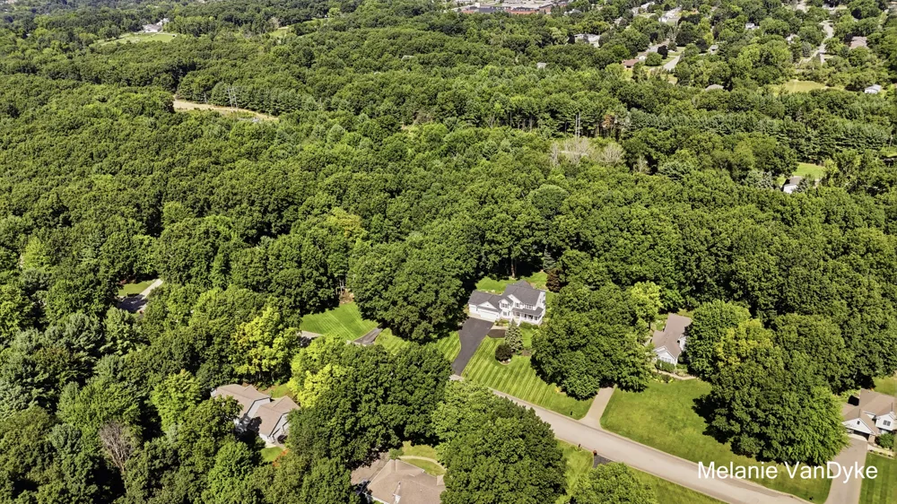 5133 Brownstone Drive NE Rockford, MI 49341