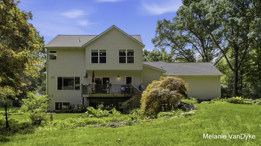 5133 Brownstone Drive NE Rockford, MI 49341
