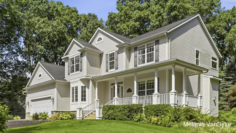 5133 Brownstone Drive NE Rockford, MI 49341
