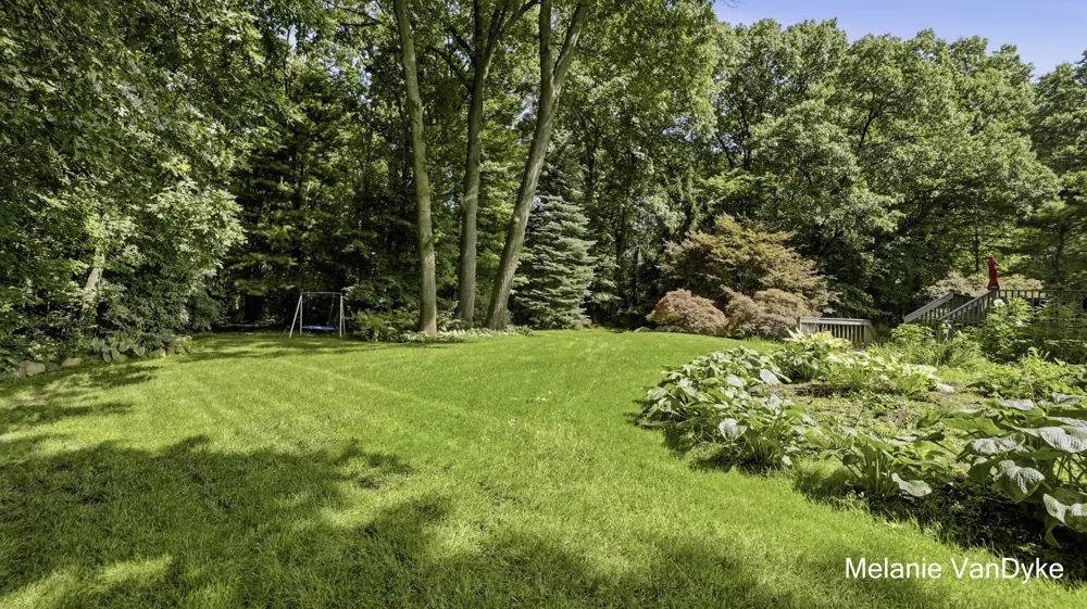 5133 Brownstone Drive NE Rockford, MI 49341