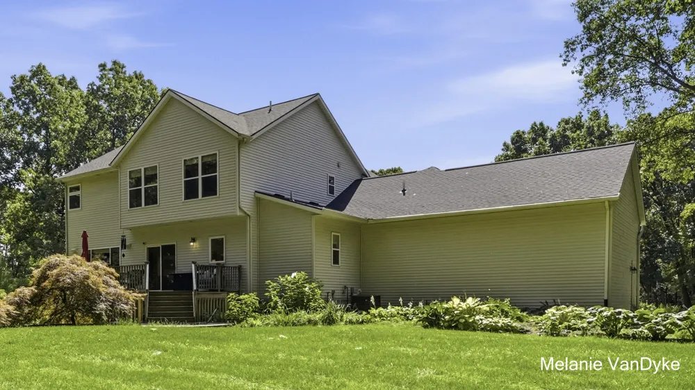 5133 Brownstone Drive NE Rockford, MI 49341